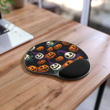 DistinctInk Mouse Pad with Wrist Rest  with "Halloween Haunts and Pumpkin Pals" Design for Halloween