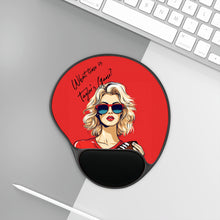 DistinctInk Mouse Pad with Wrist Rest with What Time Is Taylor's Game? design