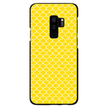 DistinctInk® Hard Plastic Snap-On Case for Apple iPhone or Samsung Galaxy - Yellow White Scalloped Pattern