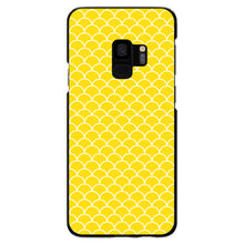 DistinctInk® Hard Plastic Snap-On Case for Apple iPhone or Samsung Galaxy - Yellow White Scalloped Pattern