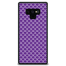 DistinctInk® Hard Plastic Snap-On Case for Apple iPhone or Samsung Galaxy - Purple White Scalloped Pattern